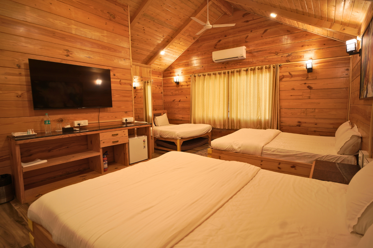 Pinewood Chalet Palghar